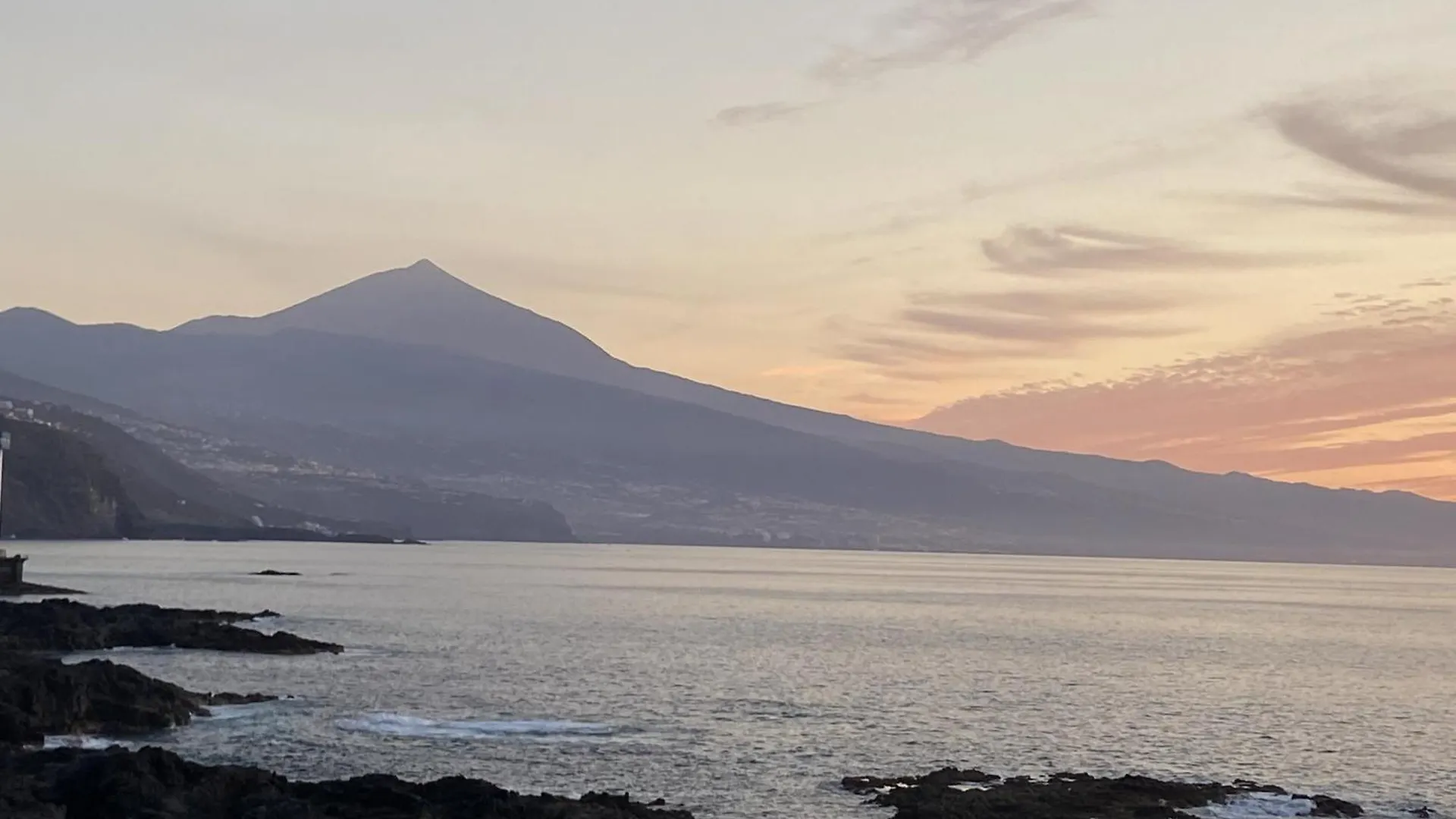 Manolo Pris En El Mar Teide Con Piscina Natural El Pris
