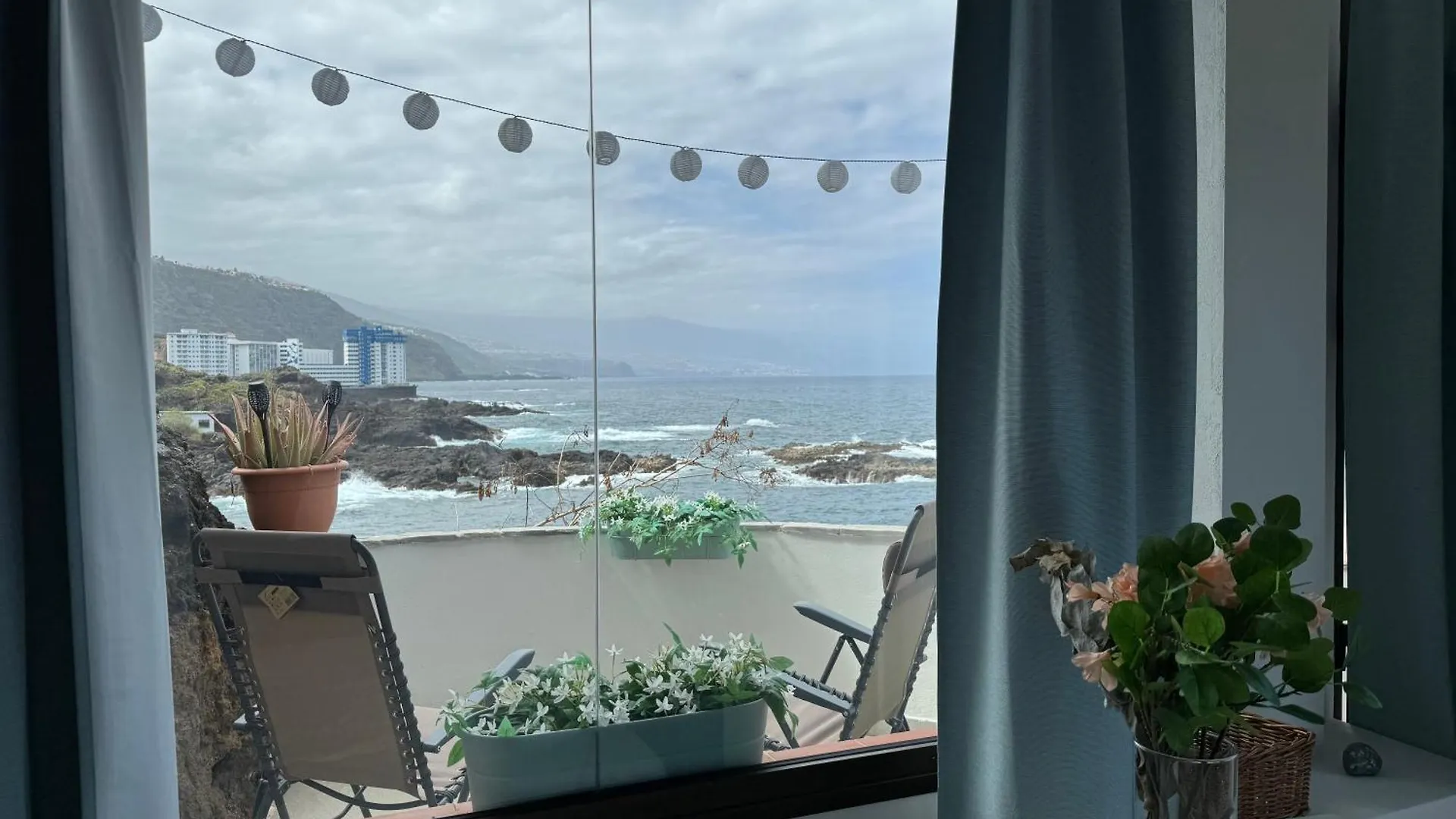 Manolo Pris En El Mar Teide Con Piscina Natural El Pris