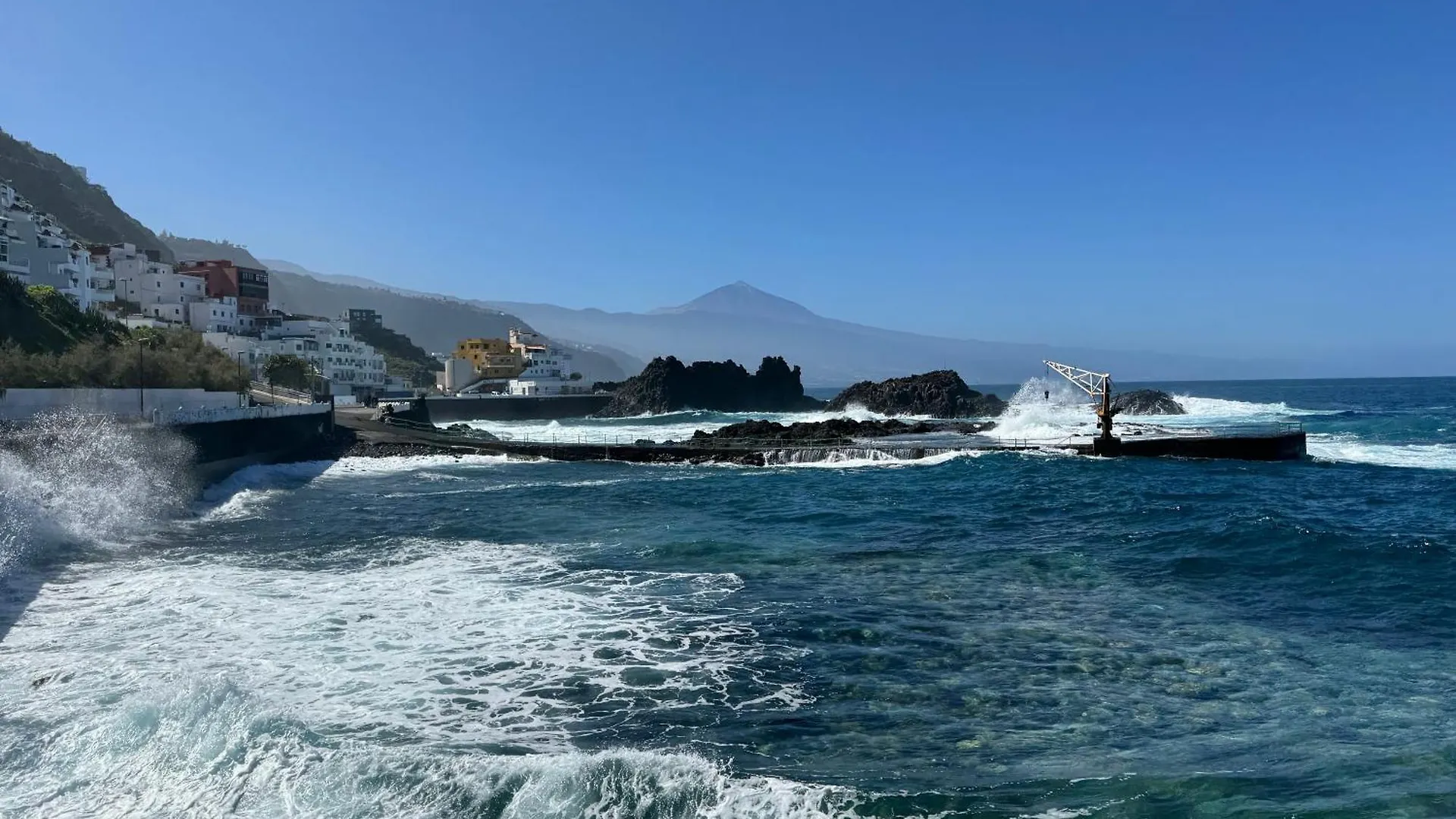 Manolo Pris En El Mar Teide Con Piscina Natural El Pris
